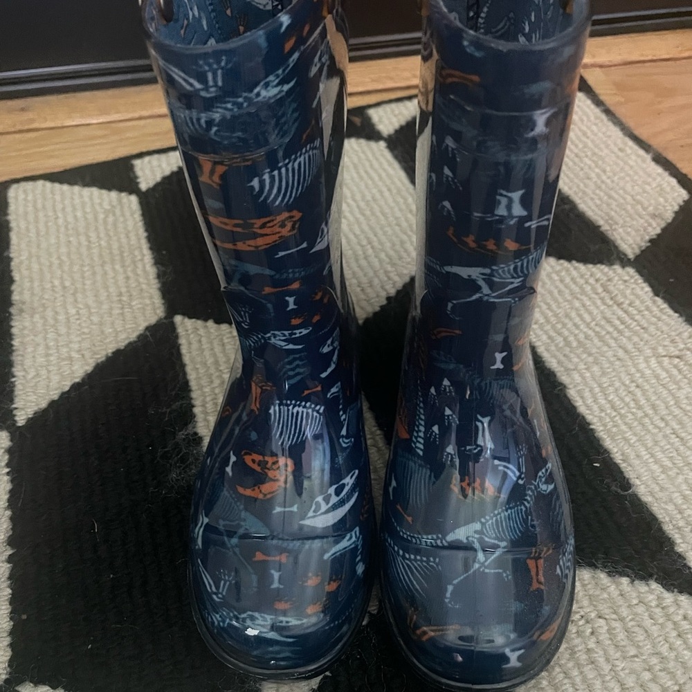 KIDS LIGHT UP RAINBOOTS WESTERN CHIEF SIZE 11 dinosaurs